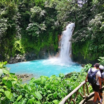 Walking down to the Rio Celeste waterfall