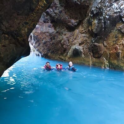 Hiking and Climbing to La Leone Fall photo 3