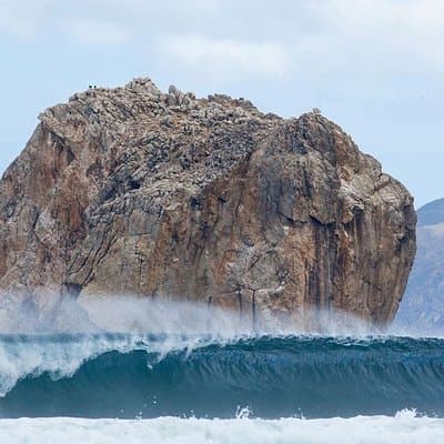 Witches Rock Surf Tour by Boat for ADVANCED surfers photo 2
