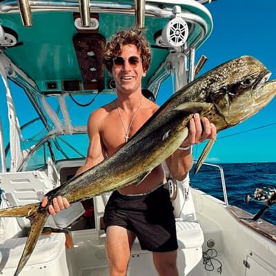 Deep Sea Fishing Private Charter in Tamarindo - 28' Century photo 2